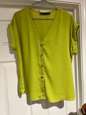 New York & Company Lime V-Neck Button Front Short Sleeve Blouse